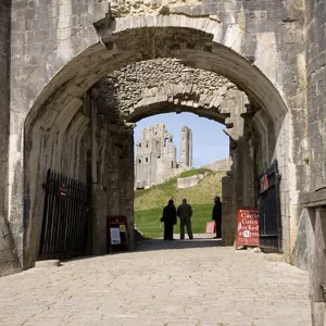 corfe castle enterance