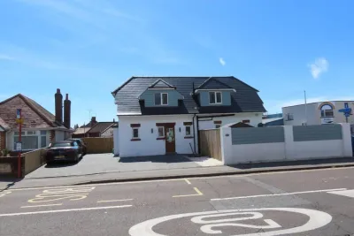 3 Bedroom Detached Beach House Poole