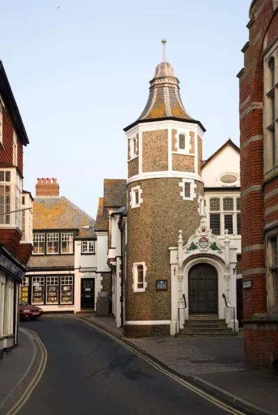 lyme regis guildhall